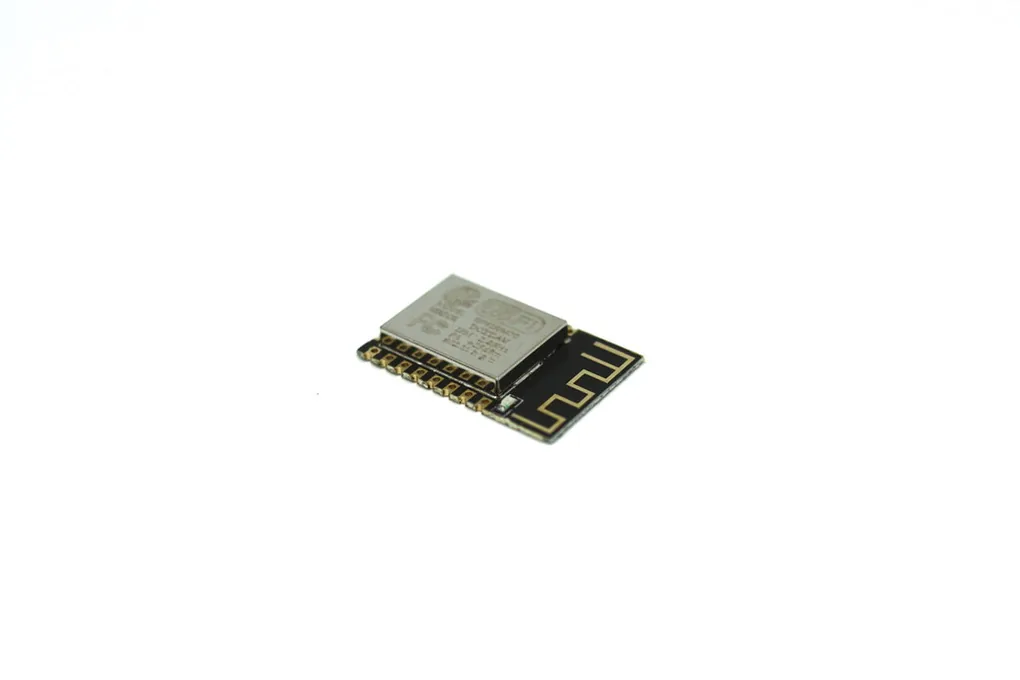 Module WiFi ESP8266 dạng ESP-12 có vỏ chắn kim loại và anten mạch in